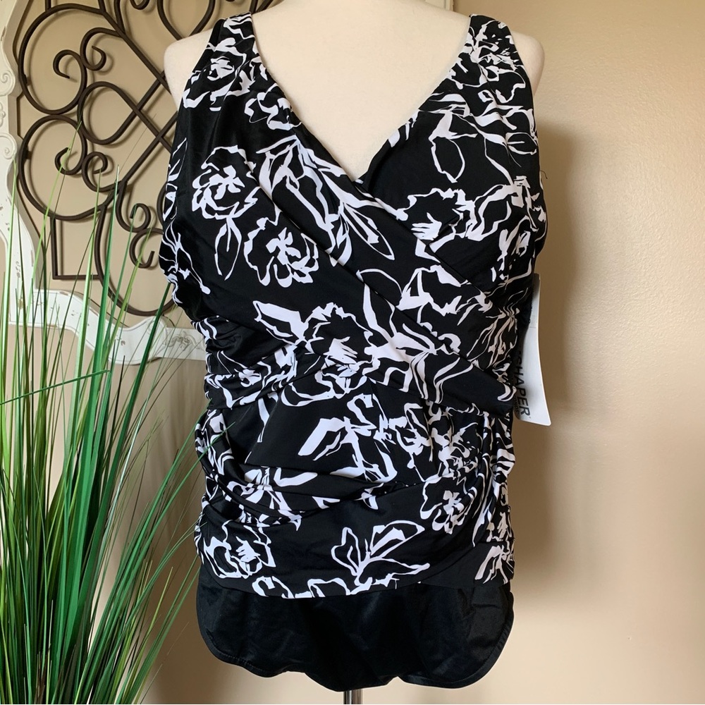 NWT TRIMSHAPER Size 24W Black & White One Piece Swimsuit